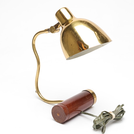 BORDSLAMPA, mässing och lövträ, Eos, Nässjö, swedish modern, 1940-tal. på auktion hos Gomér & Andersson Linköping