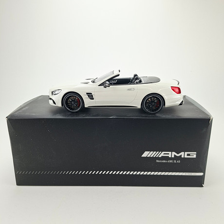MODELLBIL, skala 1:18, Mercedes-Benz AMG SL 63, Limited Edition, 1967, 50 years AMG, Kina.