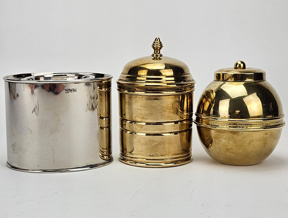 PHOTOGRAPH LAMP in brass, 