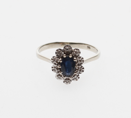 RING, 18k vitguld, med stenar, vikt ca 2,3 gr.