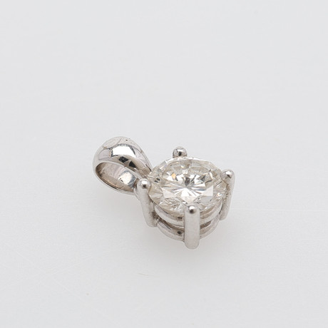 HÄNGE, 18K VITGULD MED BRILJANT OM CA 0,65 CT. på auktion hos Crafoord Auktioner Lund