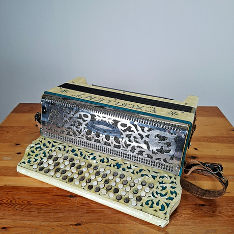 CHILDREN'S ACCORDION, Hero, Accordion, China. Collectables