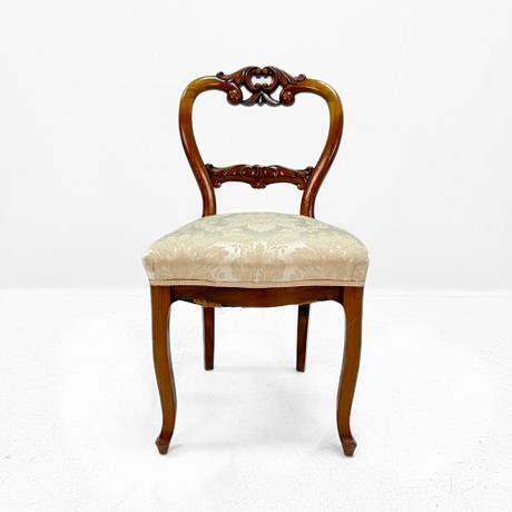 STOL - Rokokostil, textil, 1900 tal. på auktion hos TOKA Auktionshus