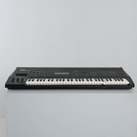 KEYBOARD, Casio WK-110, with leg stand. Collectables - Musical