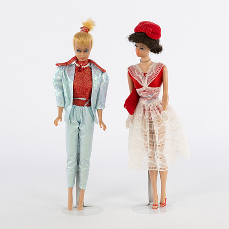 BARBIEDOCKOR, 2 st, Mattel, 1960-tal. på auktion hos Karljohan Auktioner