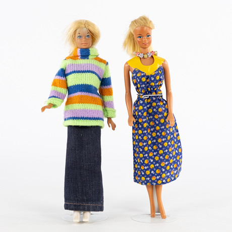 BARBIEDOCKOR, 2 st, Mattel, 1970-tal. på auktion hos Karljohan Auktioner