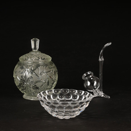 KONJAKSPIPA, BONBONJÄR, SKÅL. 3 st, glas, 1900-tal. på auktion hos Auktionsfirma Kenneth Svensson i Kalmar