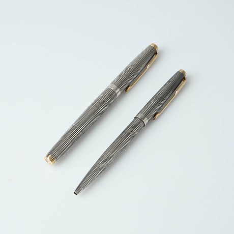 PARKER, “Duofold NS”, 1940s fountain pen, olive green, pin in 14k