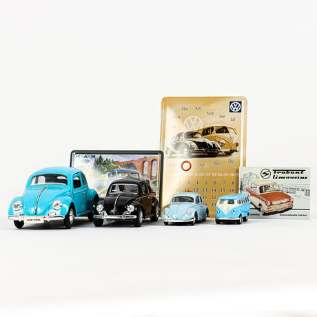 MODELLBILAR Volkswagen 4 stycken, kalender och kylskåpsmagneter.