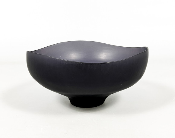 TOBIA SCARPA. SKÅL PÅ FOT, glas, "Battuto", för Venini & Murano, Italien, 1960-tal. på auktion hos Auktionshuset STO Bohuslän