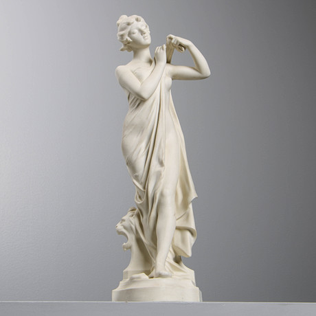 SKULPTUR, "Efter Badet", parian, Gustavsberg, 1912. på auktion hos Formstad Auktioner