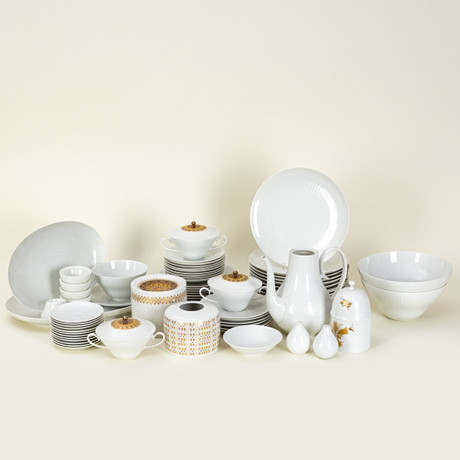 EIN ROSENTHAL BLAUES UND VERGOLDETES SPEISESERVICE, MODERN. Keramik & Porzellan - Europäisch