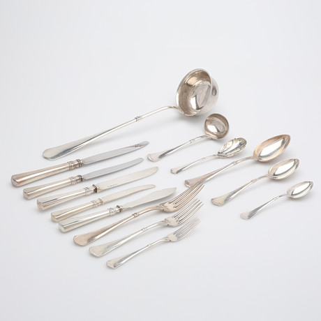 BESTICKUPPSÄTTNING, 115 DELAR, SILVER, CG HALLBERG, STOCKHOLM, 1905-06 SAMT 1909. på auktion hos Crafoord Auktioner Lund