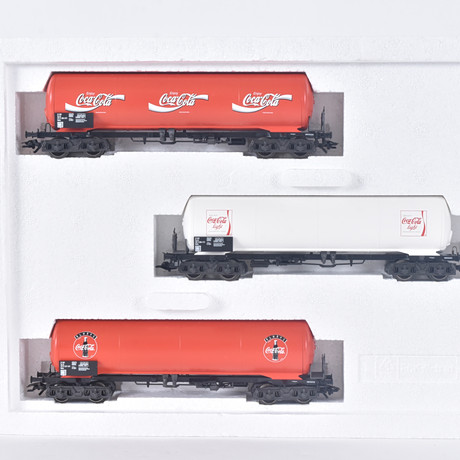 TRIX 21214 carriage set with 5 metal carriages with interior and