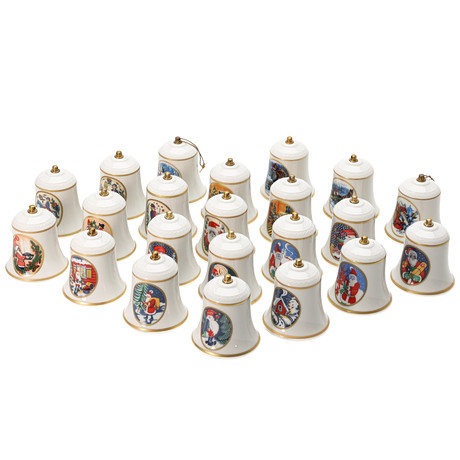 A PAIR OF LLADRO FIGURES 'WAITING FOR THE BELL'. 6802. and 'SLEEPY