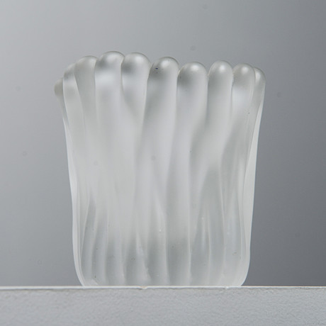 TAPIO WIRKKALA. Vas, "Jäkala / Renlav", Iittala, Finland, signerad samt daterad -55. på auktion hos Formstad Auktioner