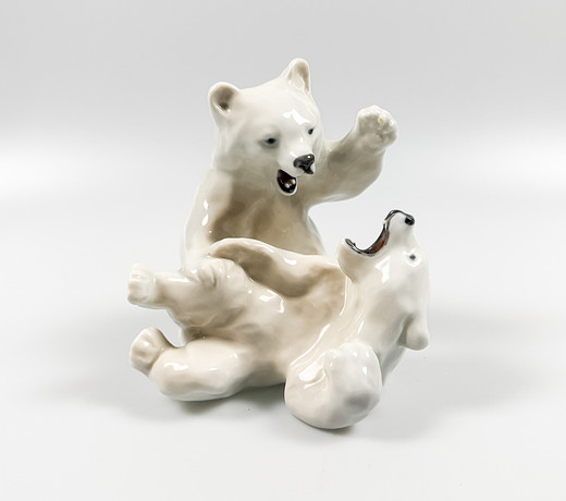KNUD KYHN. A polar bear figurine, model 1137, Royal Copenhagen
