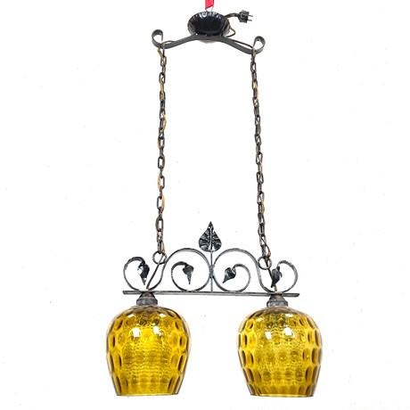 TAKLAMPA, smide/glas, 1900-talets första hälft. på auktion hos Roslagens Auktionsverk