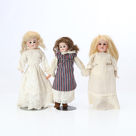 PORCELAIN DOLL, Njsf. Toys - Dolls & Teddybears - Auctionet