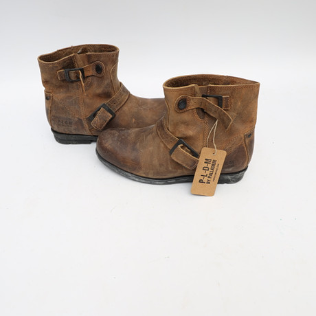 SAINT LAURENT. Boots, 