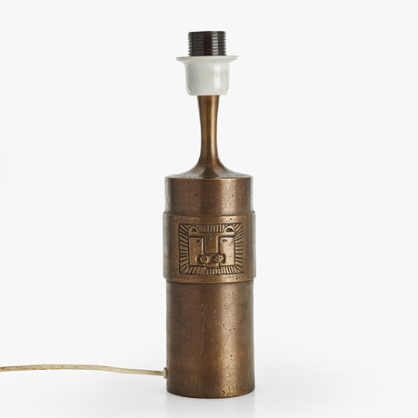 STIG BLOMBERG. Bordslampa, "Lampan 750", 1960-tal, stämpelmärkt, brons, med dekor av lejon.
