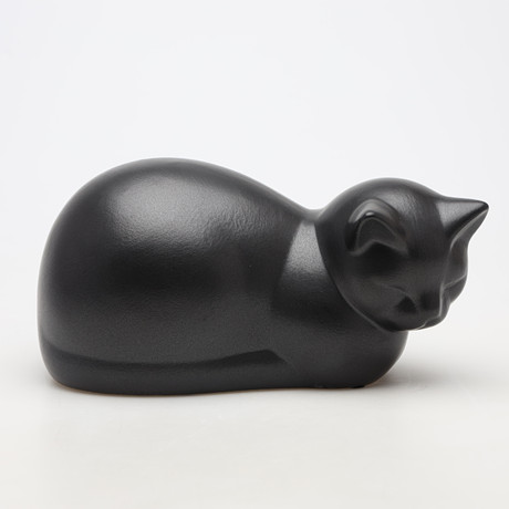 LISA LARSON. The figurine 