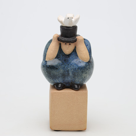 LISA LARSON. FIGURIN, stengods, "Trollkarl", Gustavsberg. på auktion hos Borås Auktionshall
