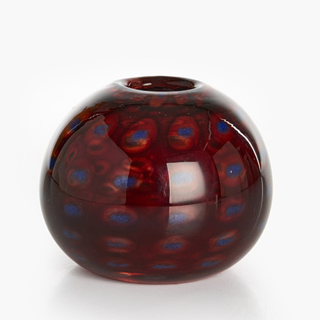 VICKE LINDSTRAND (SVERIGE, 1904–1983). vas, Colora, märkt Kosta LD12. på auktion hos Crafoord Auktioner Stockholm
