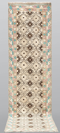 ORIENTMATTA, kelim, naturfärgad, gallerimodell ca 304 x 81 cm. på auktion hos Skandia Auktion