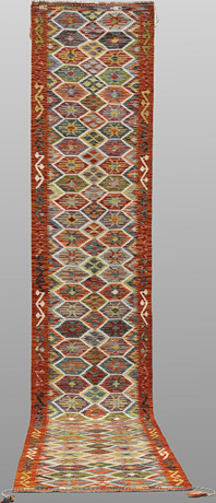 ORIENTMATTA, kelim, klassisk design gallerimodell, ca 490 x 81 cm. på auktion hos Skandia Auktion