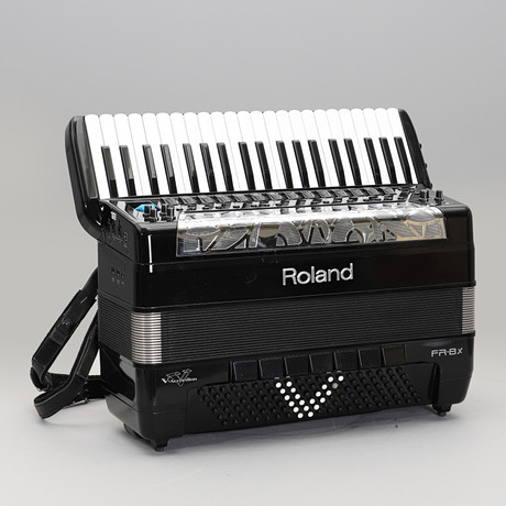 DRAGSPEL, Roland FR-8X, V-Accordion, Italien, 2014. på auktion hos Crafoord Auktioner Malmö