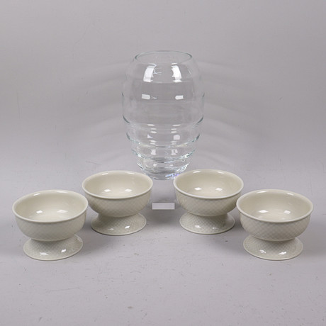 CRISTAL LALIQUE, EIN SET VON VIER ELVIRE-MUSTER-FUSS-DESERTSCHALEN. Glasobjekte - Service