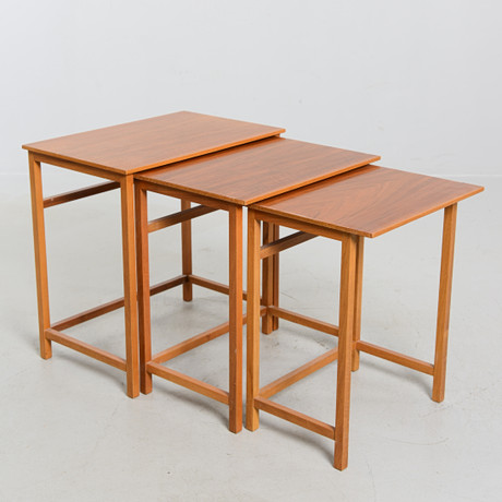 JOSEF FRANK. Satsbord, 3 dlr, modell 618, Firma Svenskt Tenn. på auktion hos Formstad Auktioner