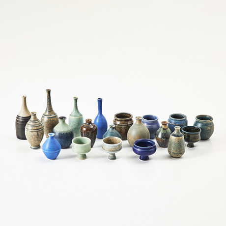 ANJA JAATINEN-WINQVIST, Arabia, “Juulia”, 31 pieces tableware