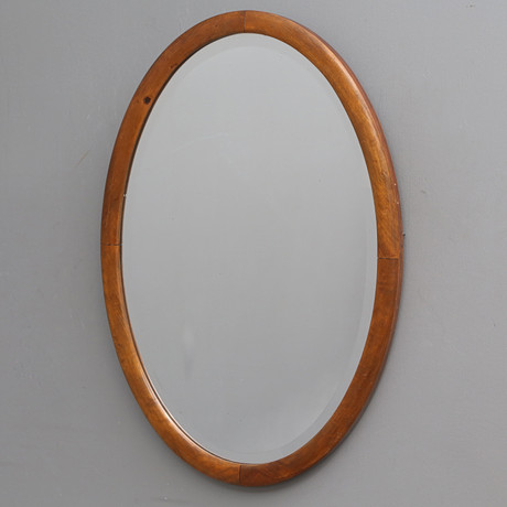 SPEGEL, oval, sekelskiftet 1900. på auktion hos Kalmar Auktionsverk