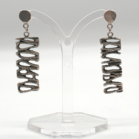 MODERNISTISKA DESIGNERÖRHÄNGEN I 835 SILVER, GENOMBRUTET ARBETE, 1900-TAL.