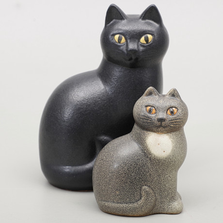 LISA LARSON. "Mini, Midi", ur serien "Murre", katter, 2 st, keramik, Gustavsberg., såld på svensk auktion för 182 kr