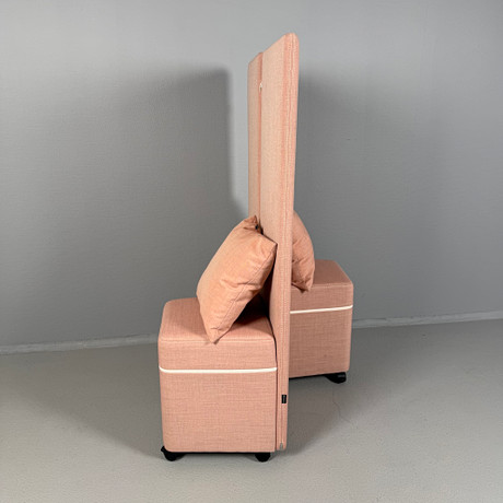 RUMSAVDELARE/ SITTMÖBEL, 2 dlr, Götessons, "Connection Seat".