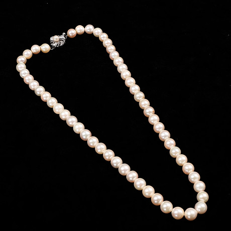 PÄRLHALSBAND, silverfäste.