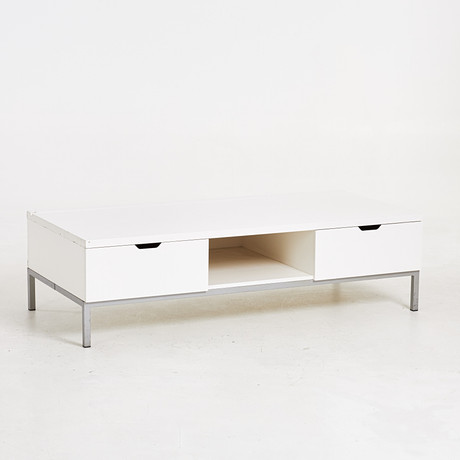 SIDEBOARD, vitlackerad mdf på lackerad metallställning, 2 lådor, specialritat för kontor av Anders Runerheim. på auktion hos Stockholms Auktionsverk Sickla