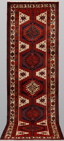 ORIENTMATTA. Ardabil gallerimodell, 340 x 106 cm. på auktion hos Gomér & Andersson Linköping