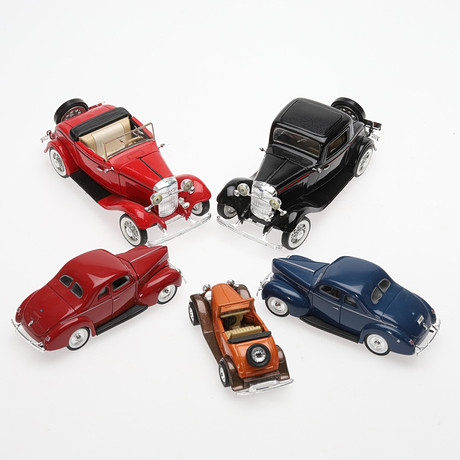 MODELLBILAR, 5st, metall/resin, 1:34-1:24, Ford 1930-tal., såld på svensk auktion för 37 kr