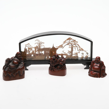 FIGURER OCH DIORAMA, 4 st, asiatiska. på auktion hos Örebro Stadsauktioner