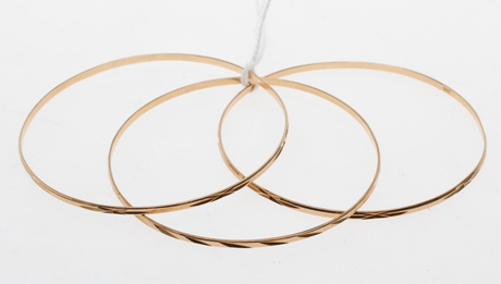 ARMRINGAR, 18k guld, 3 st, vikt ca 13 gr.