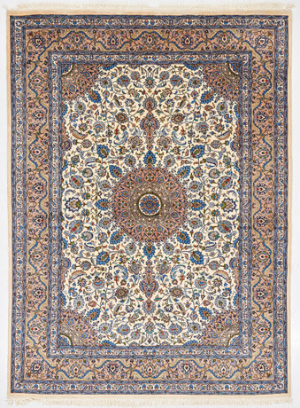 ORIENTMATTA, 340 x 250 cm. på auktion hos Stockholms Auktionsverk Magasin 5