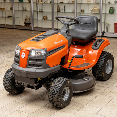 ÅKGRÄSKLIPPARE, Husqvarna, TS 138L.