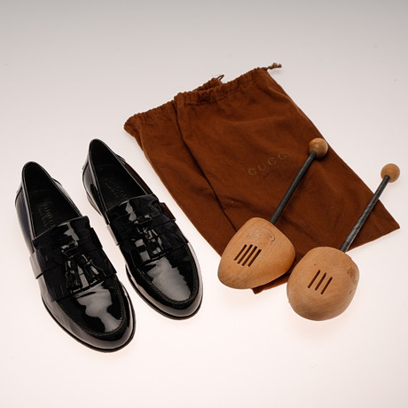 GUCCI. Loafers, svart läder, st 40 E. på auktion hos Auktionsbyrån Varberg