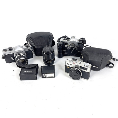 KAMEROR samt OBJEKTIV, 5 delar, Asahi Pentax ME, YASHICA J-5 samt MINOLTA HI MATIC F, Japan, 1900-talets andra på auktion hos Roslagens Auktionsverk
