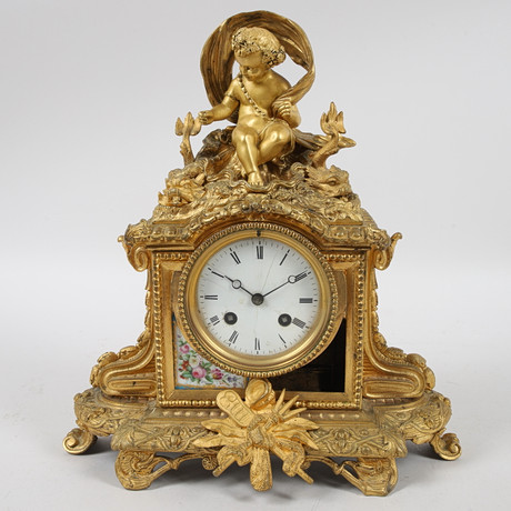 BORDSPENDYL, förgylld brons, Miroy Freres, Frankrike, 1800-talets senare del. på auktion hos Ekenbergs Auktioner
