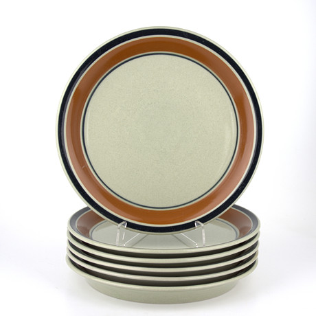 STIG LINDBERG. A set of 4 “Boro” dinner plates, Gustavsberg, 1960